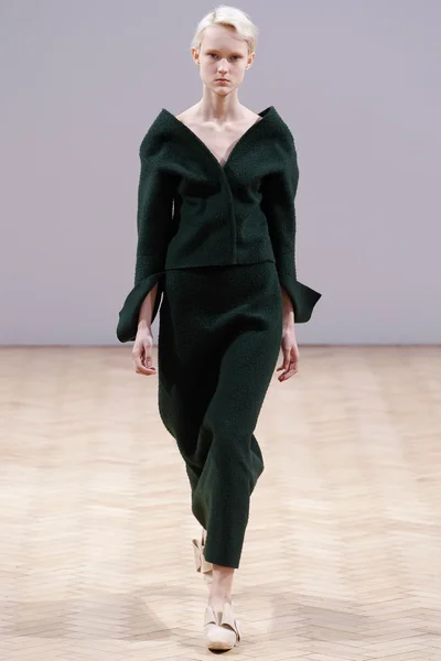 Look 30